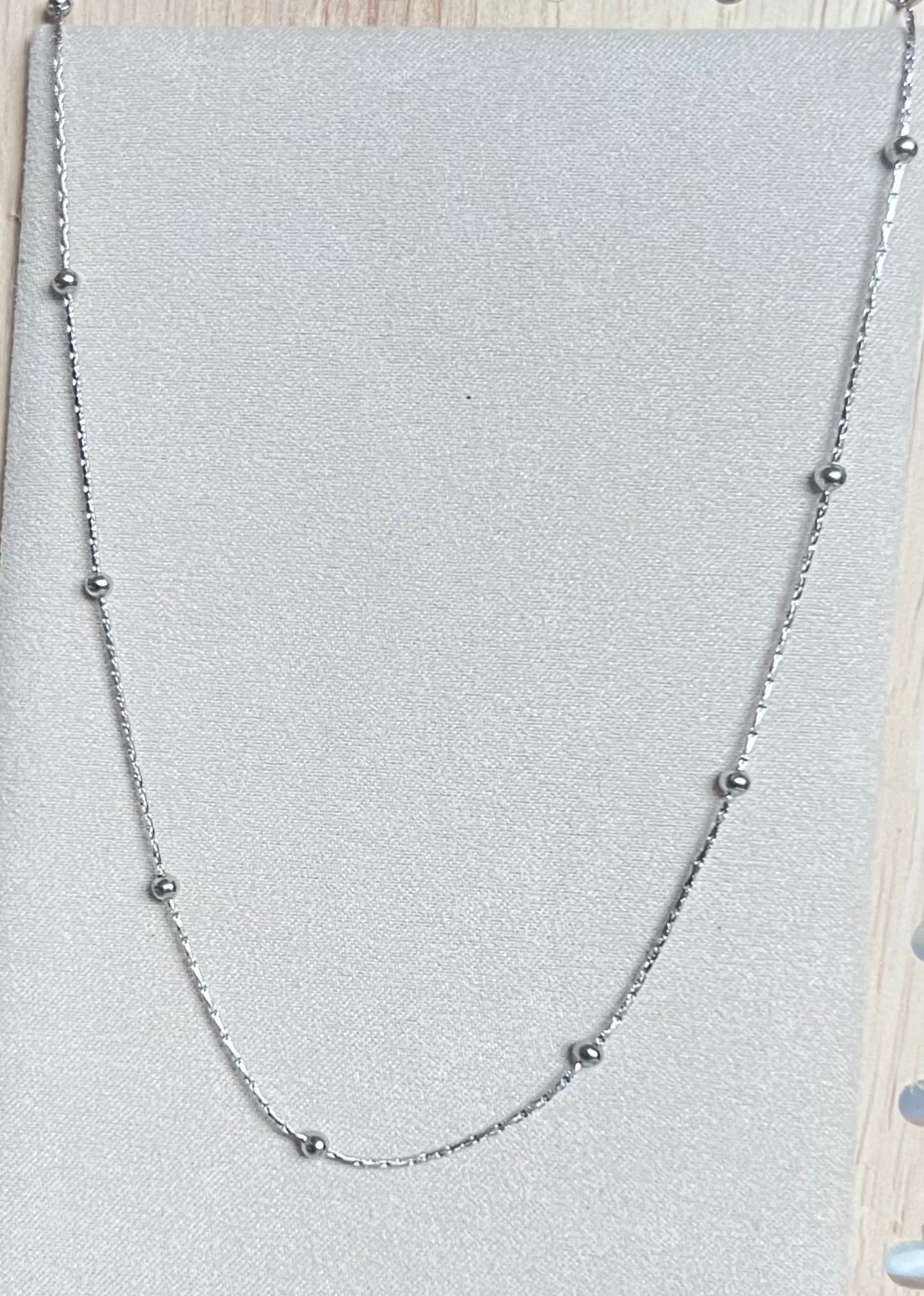 Cadenita con bolitas